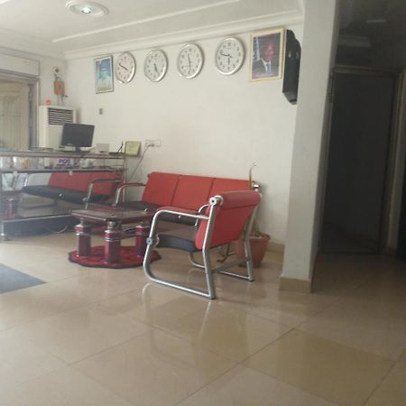 Flamingo Hotel Festac Town Extérieur photo