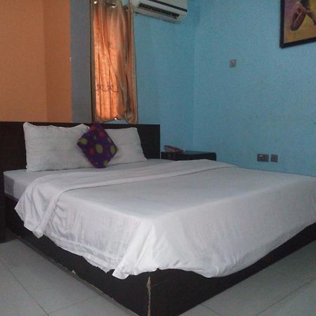 Flamingo Hotel Festac Town Extérieur photo