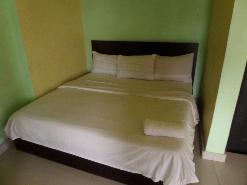 Flamingo Hotel Festac Town Extérieur photo