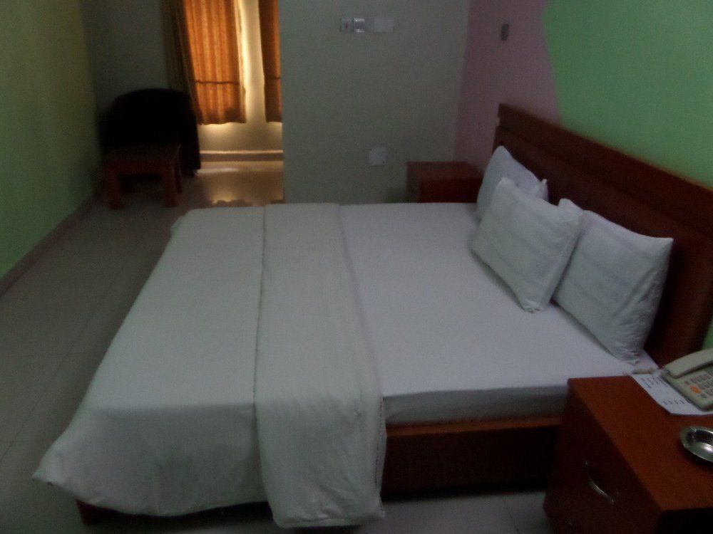 Flamingo Hotel Festac Town Extérieur photo