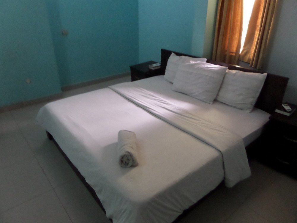 Flamingo Hotel Festac Town Extérieur photo