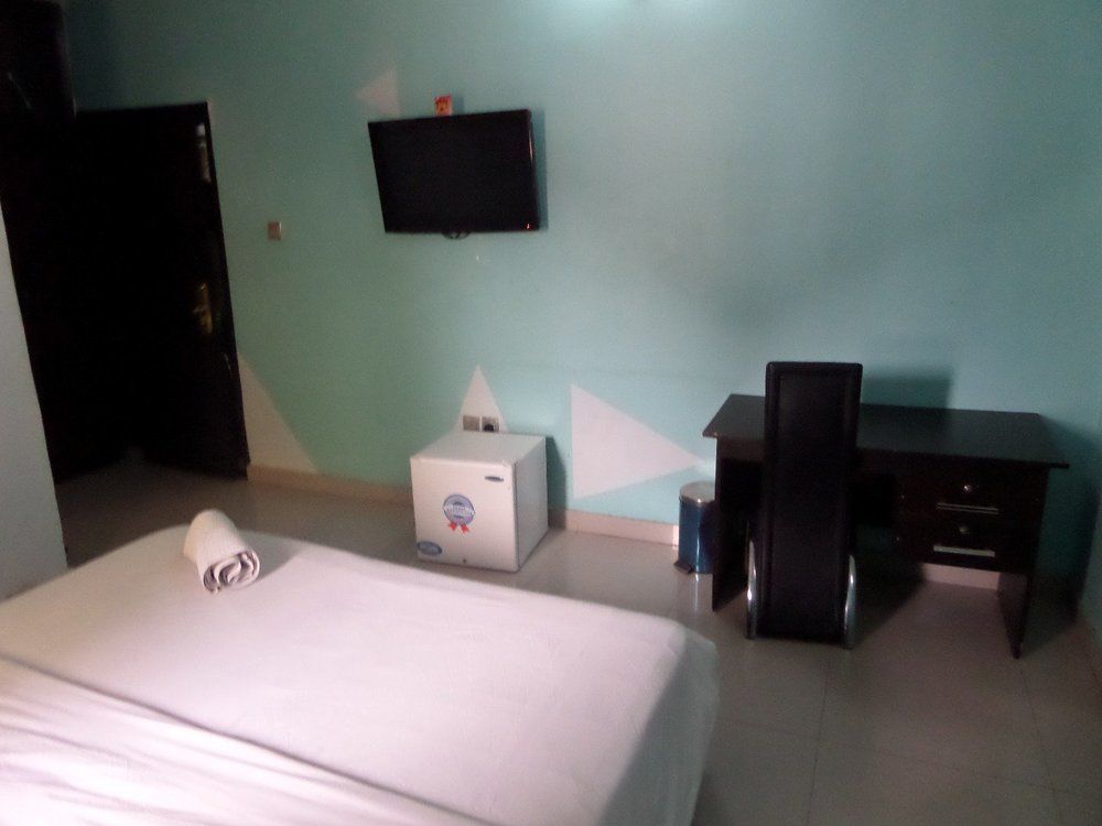 Flamingo Hotel Festac Town Extérieur photo