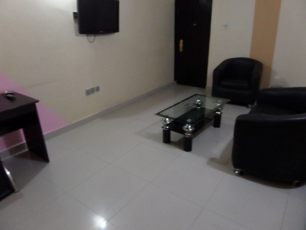 Flamingo Hotel Festac Town Extérieur photo