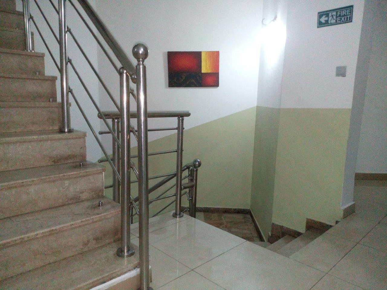 Flamingo Hotel Festac Town Extérieur photo