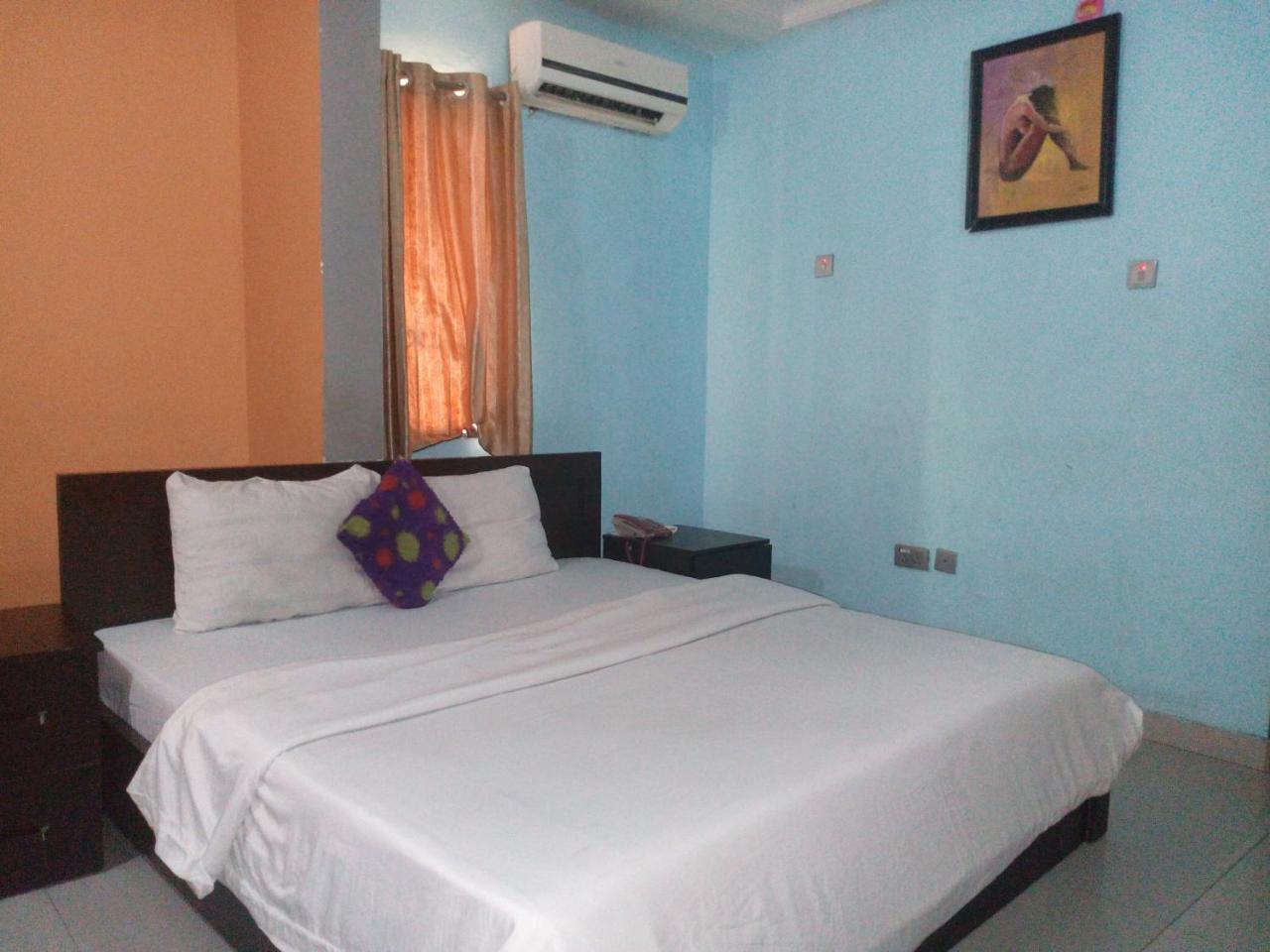 Flamingo Hotel Festac Town Extérieur photo