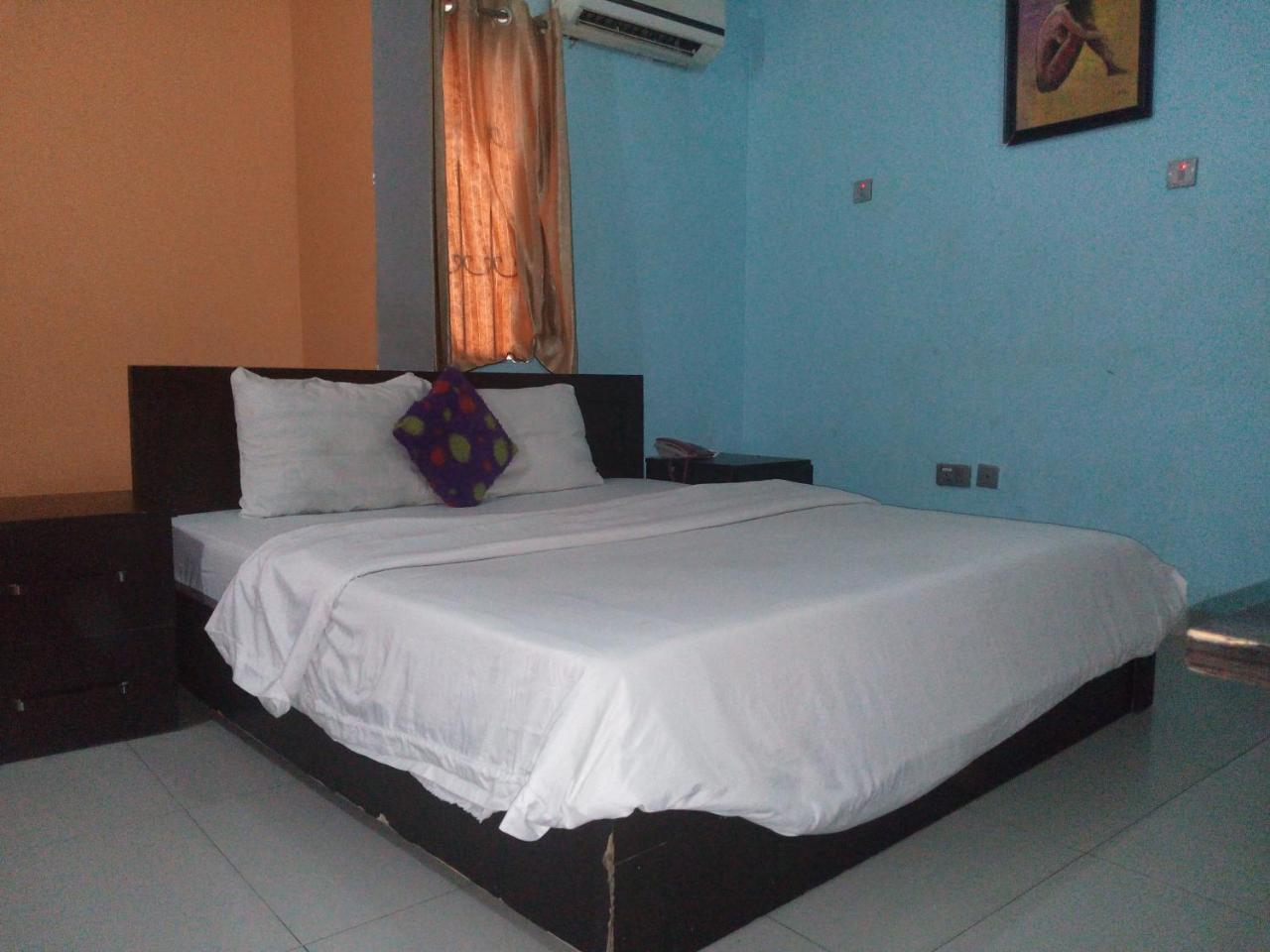 Flamingo Hotel Festac Town Extérieur photo