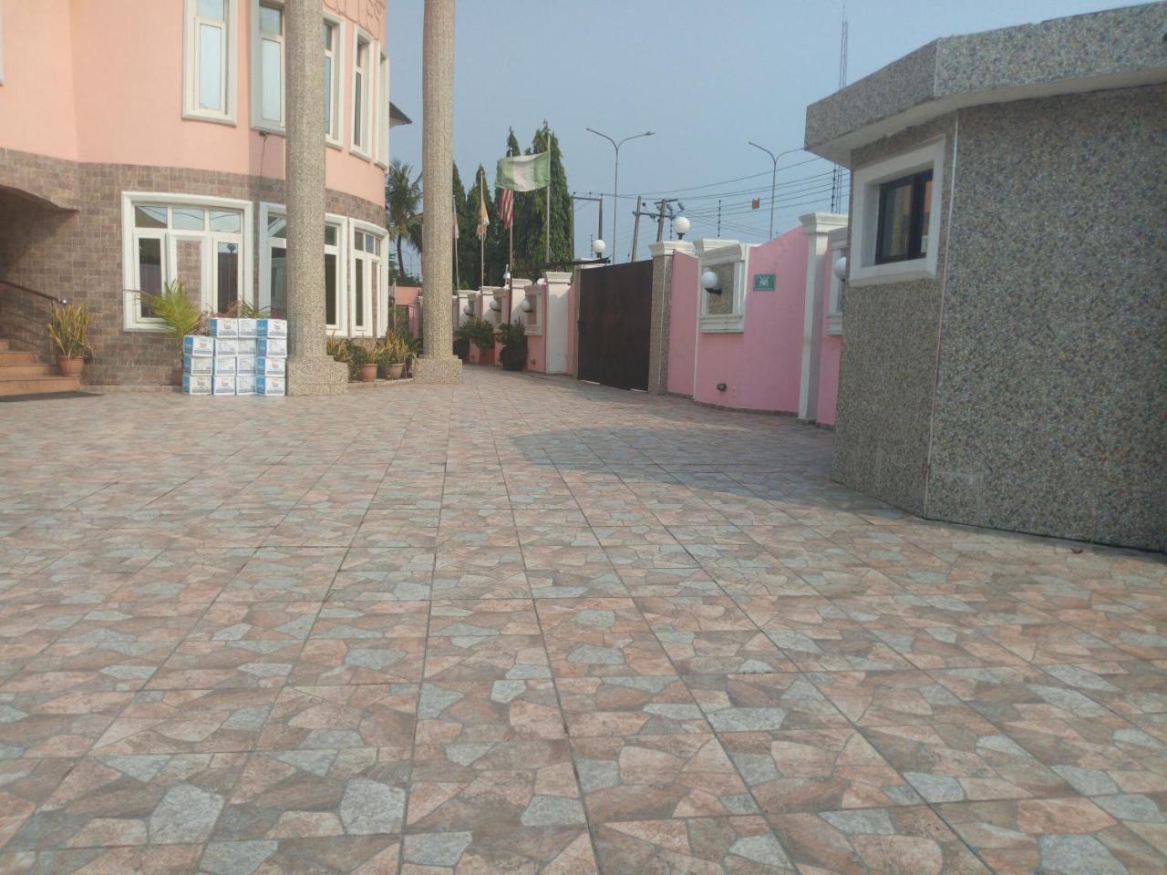 Flamingo Hotel Festac Town Extérieur photo