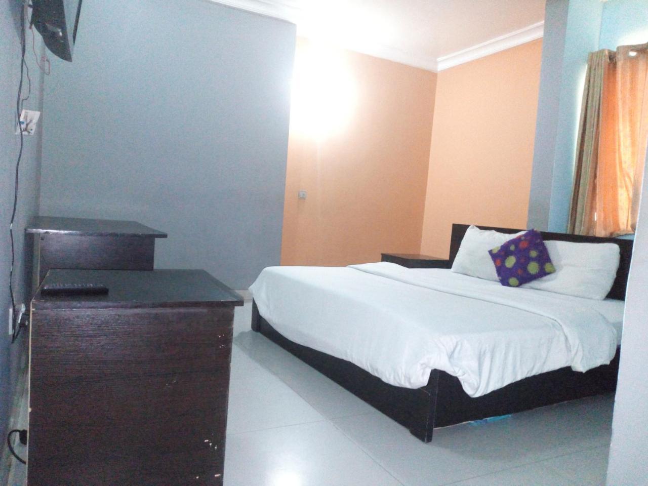 Flamingo Hotel Festac Town Extérieur photo