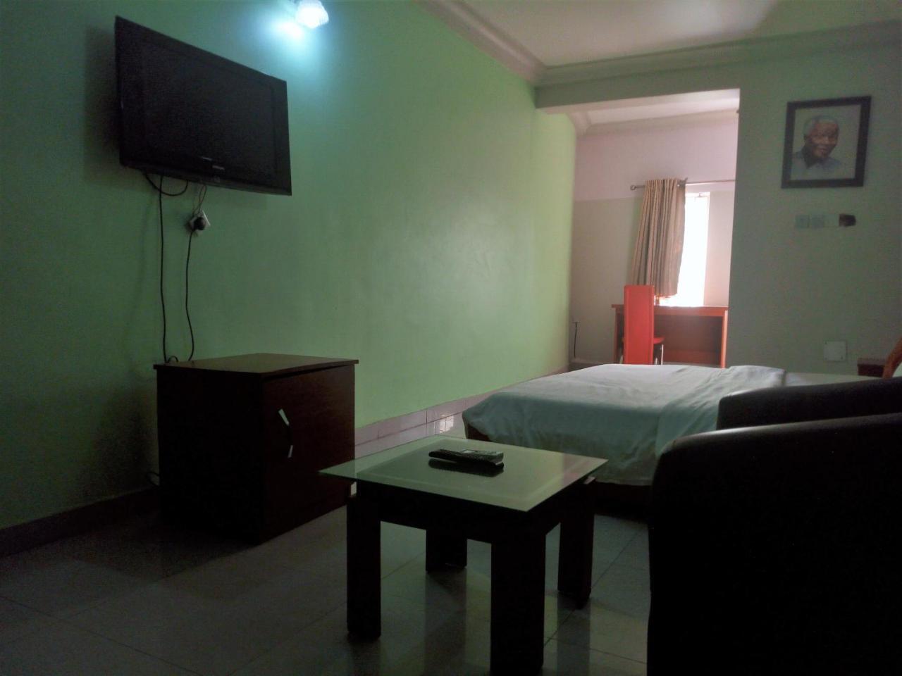 Flamingo Hotel Festac Town Extérieur photo