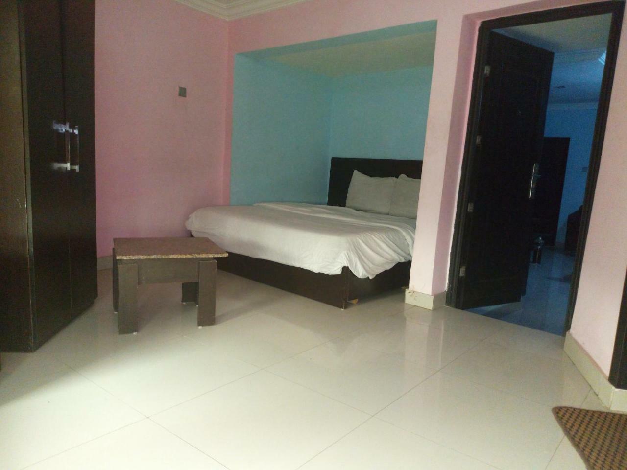 Flamingo Hotel Festac Town Extérieur photo