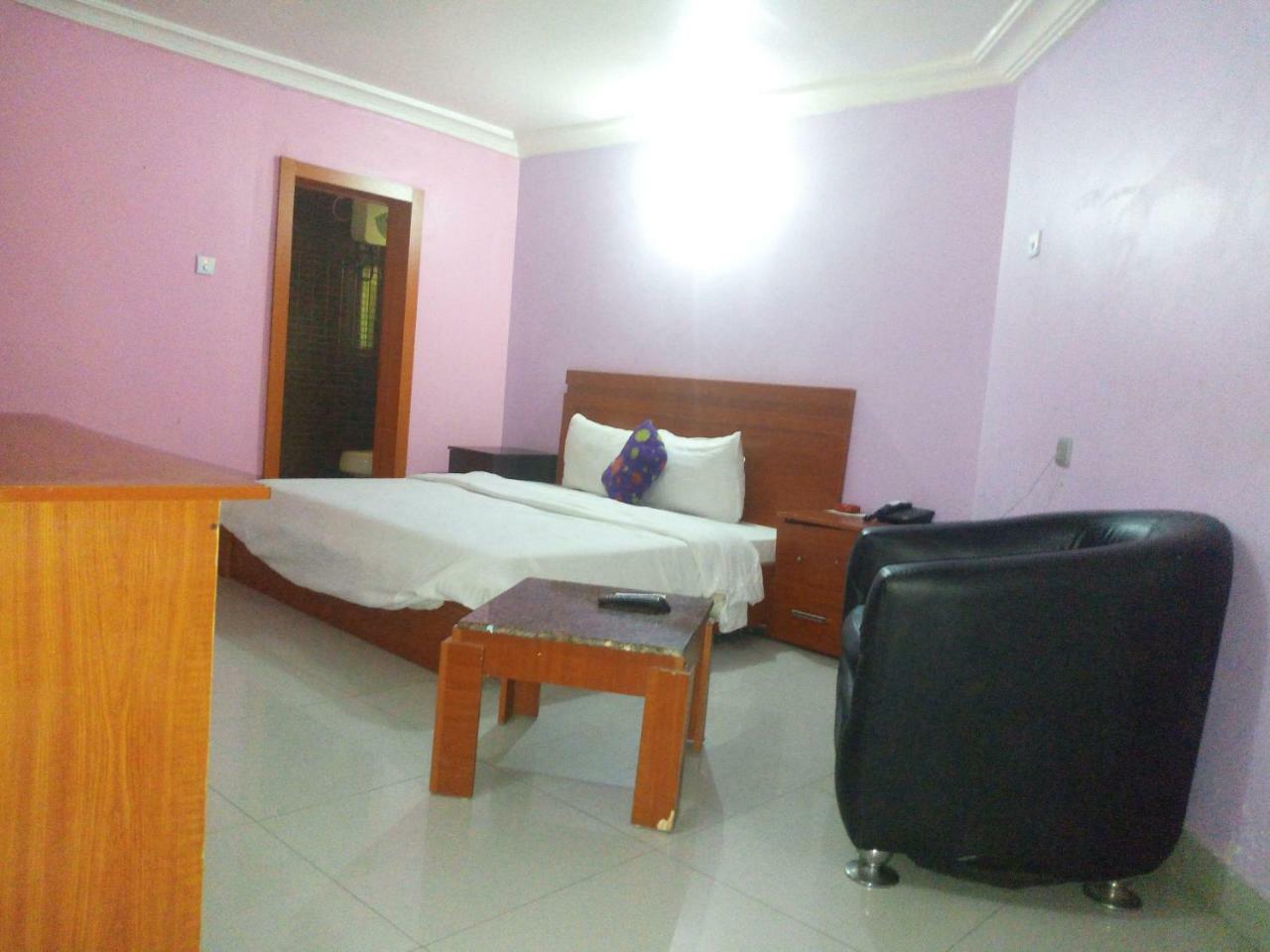 Flamingo Hotel Festac Town Extérieur photo