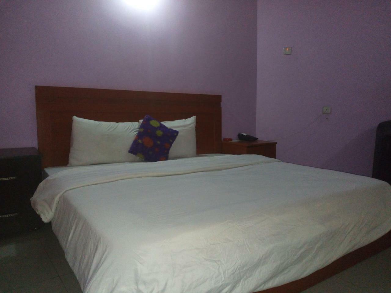 Flamingo Hotel Festac Town Extérieur photo