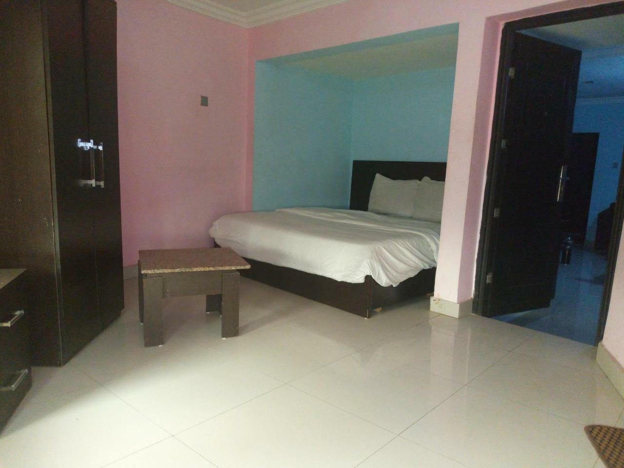 Flamingo Hotel Festac Town Extérieur photo